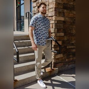 Rhone Pants Men’s Khaki Regular Fit Commuter Skinny Size 32x32 Pockets